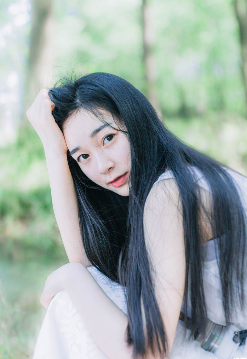 我可以假装不知道一直微笑扮演你的配角。